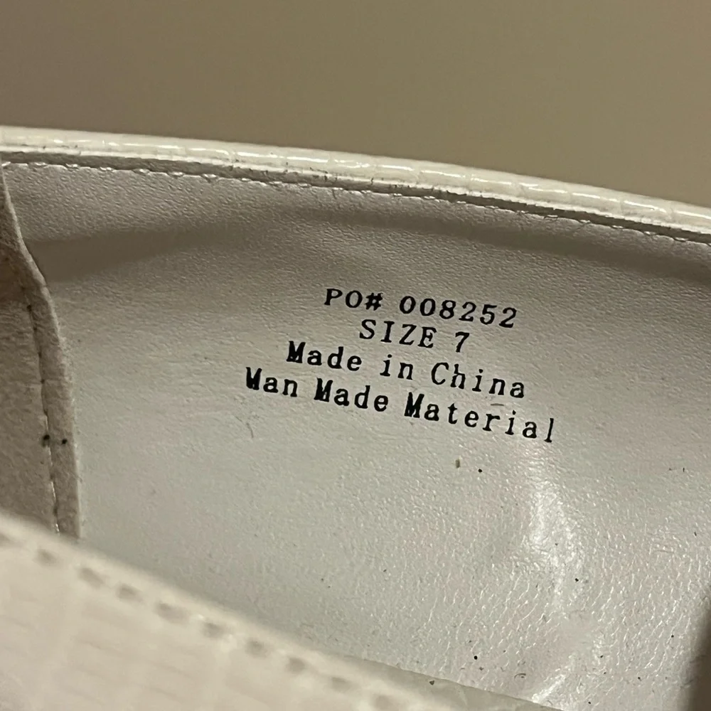 Like New Journee Wrenn Tru Comfort Off white Foam Loafers